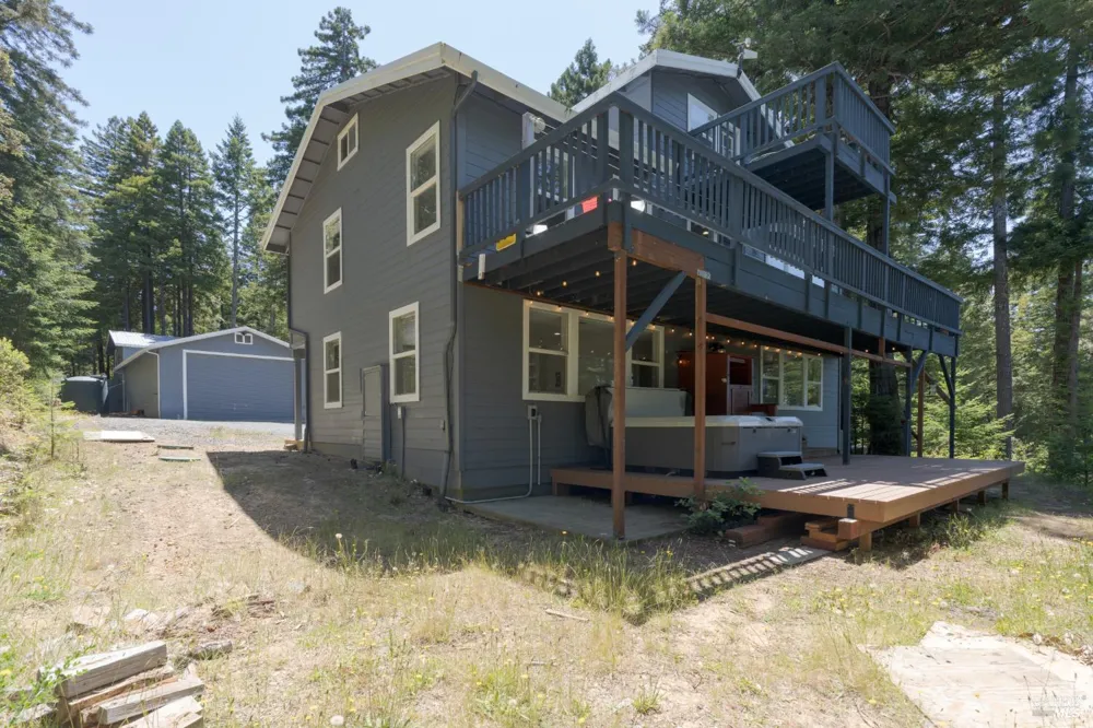 44000 Iversen Road Gualala, CA 95445