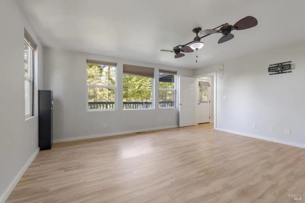 44000 Iversen Road Gualala, CA 95445