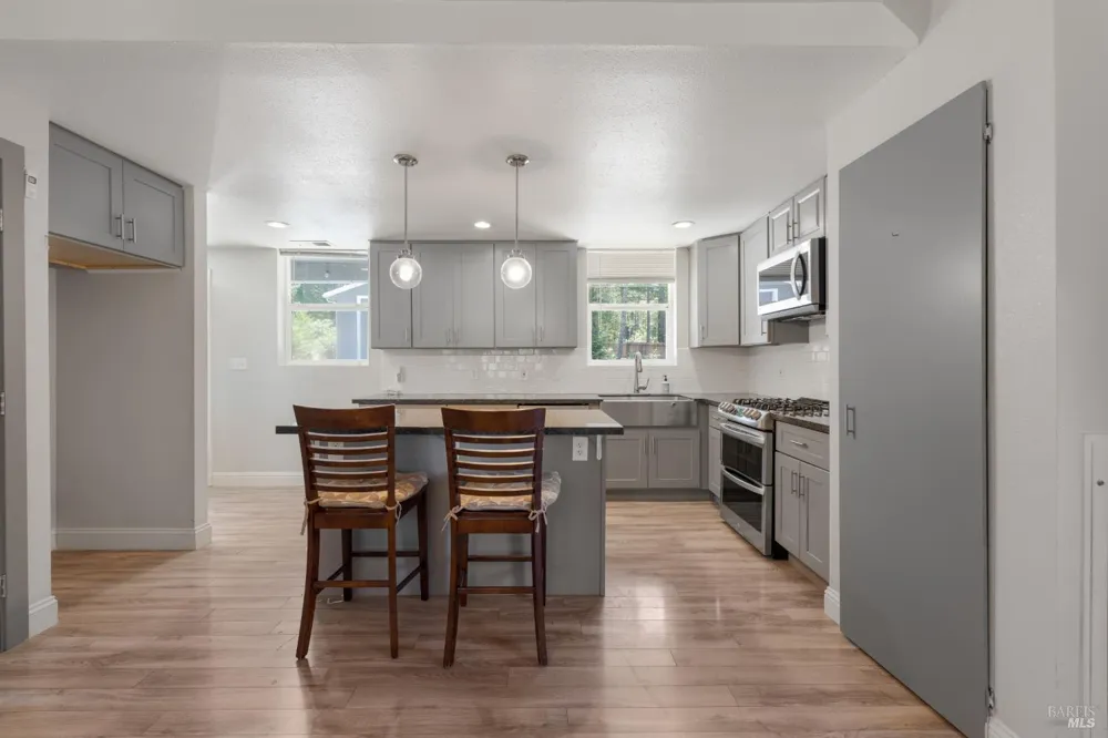44000 Iversen Road Gualala, CA 95445