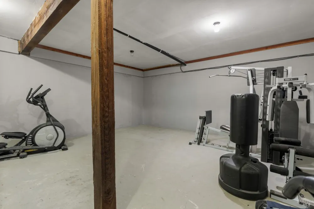 44000 Iversen Road Gualala, CA 95445