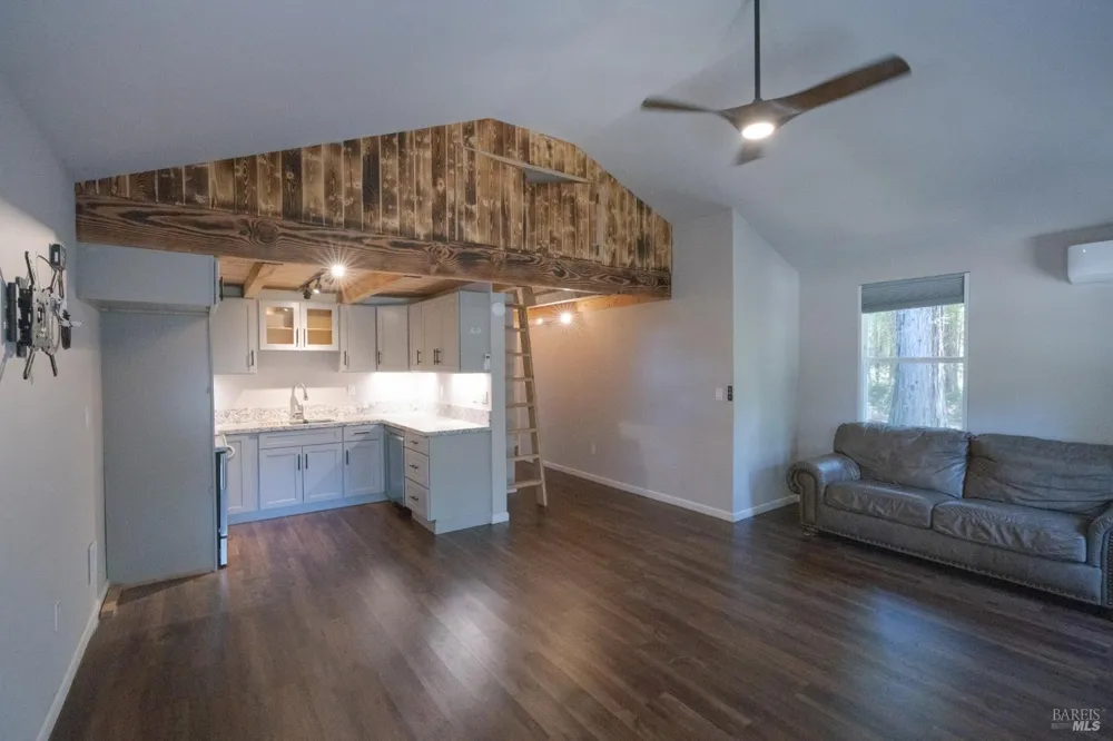 44000 Iversen Road Gualala, CA 95445