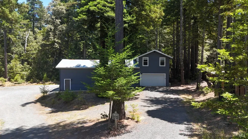 44000 Iversen Road Gualala, CA 95445