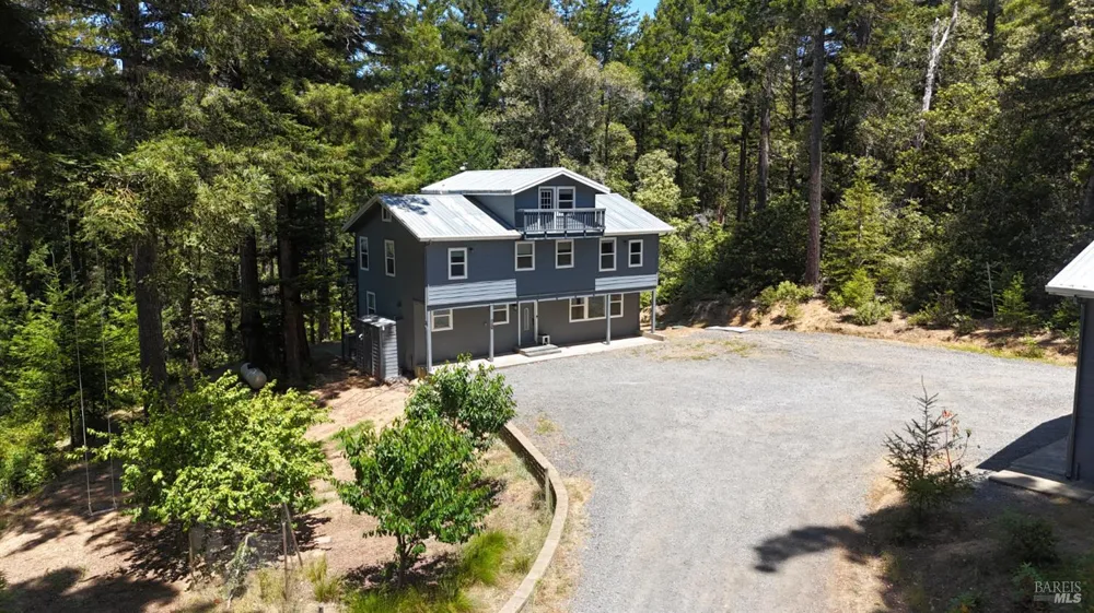 44000 Iversen Road Gualala, CA 95445