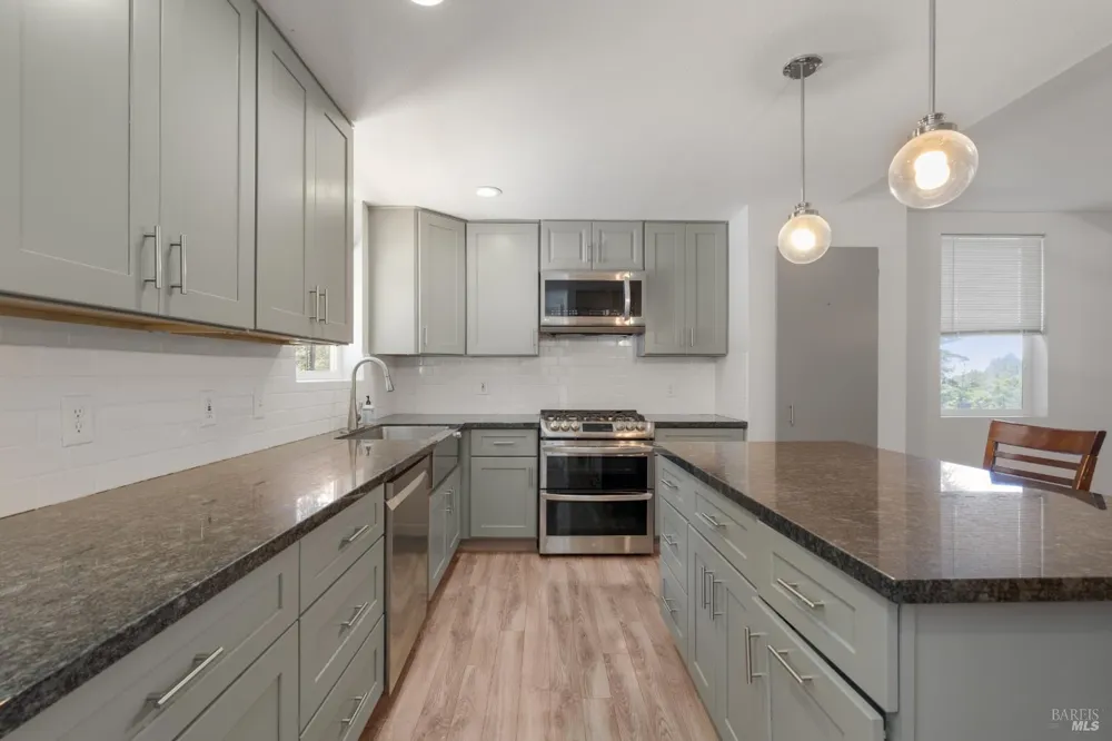 44000 Iversen Road Gualala, CA 95445