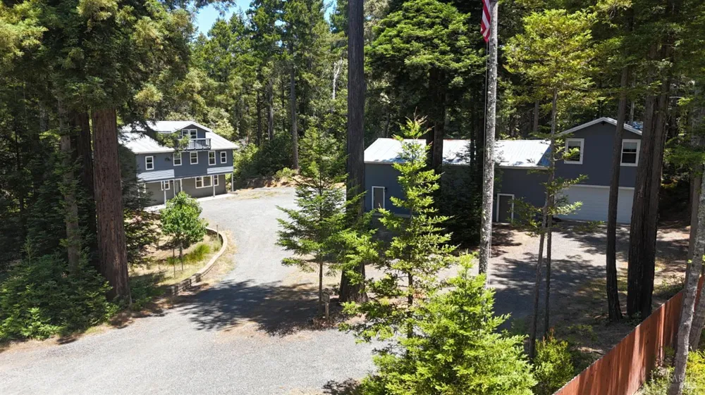 44000 Iversen Road Gualala, CA 95445