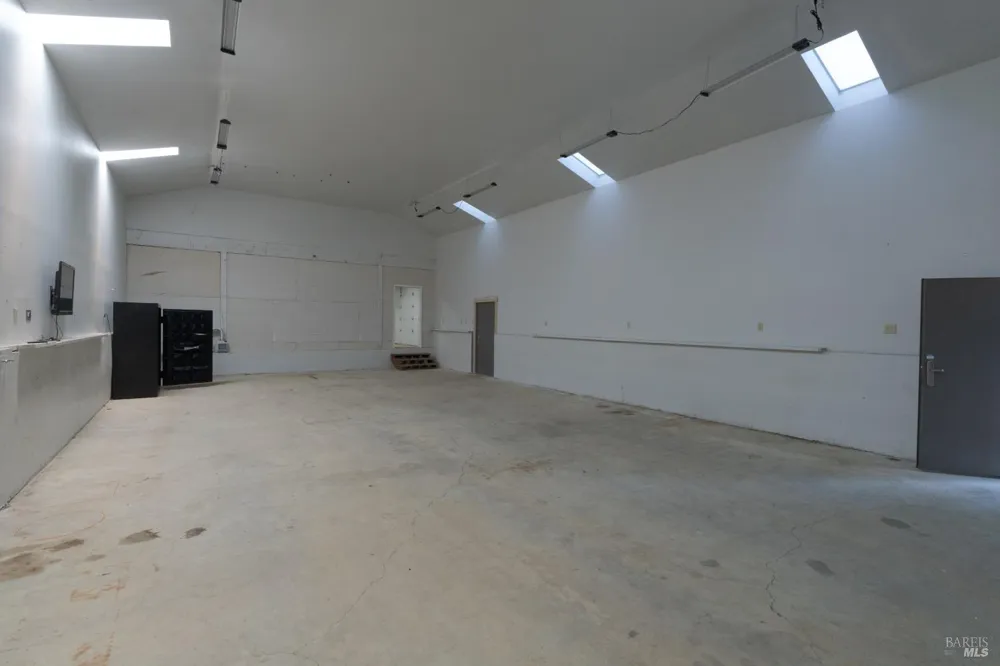 44000 Iversen Road Gualala, CA 95445