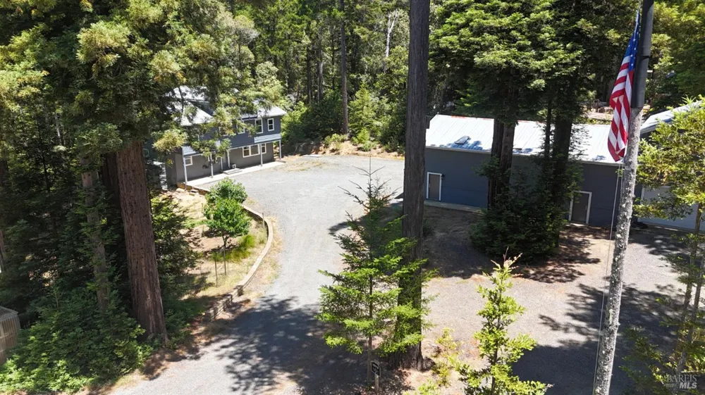 44000 Iversen Road Gualala, CA 95445