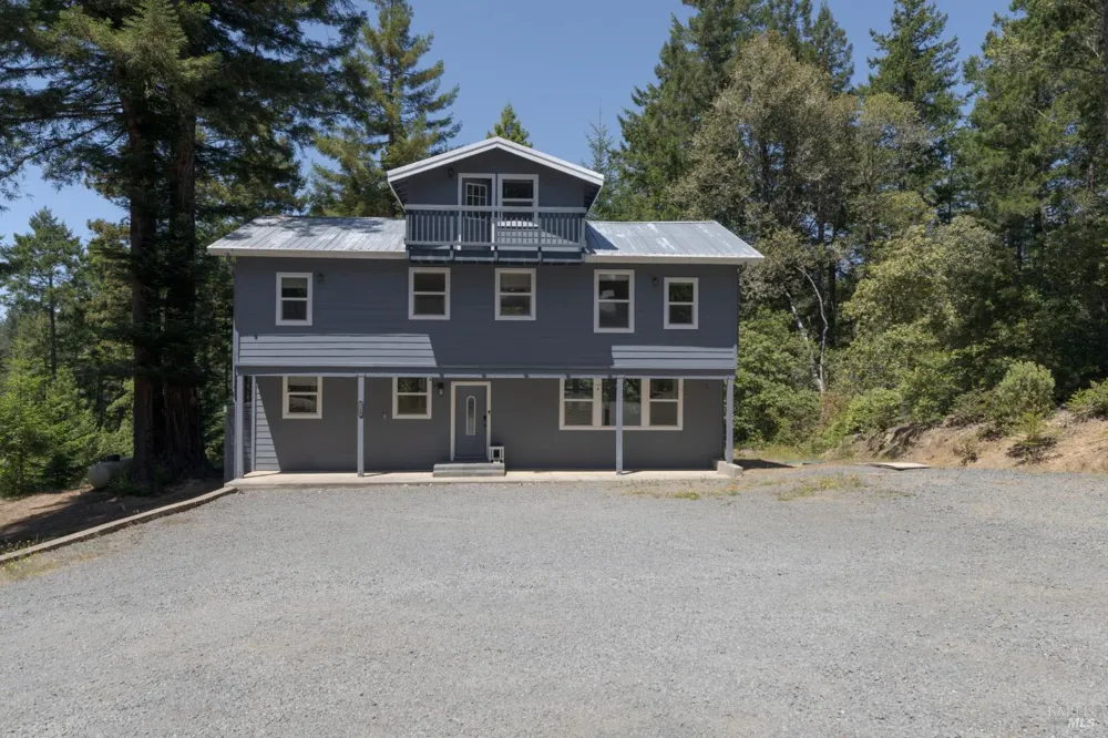 44000 Iversen Road Gualala, CA 95445