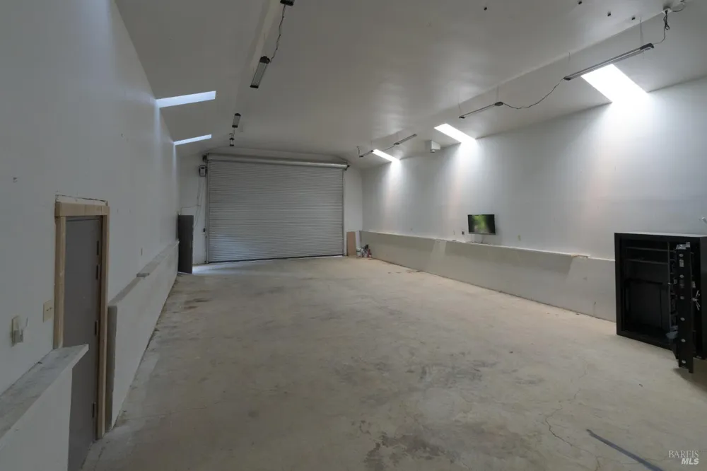 44000 Iversen Road Gualala, CA 95445