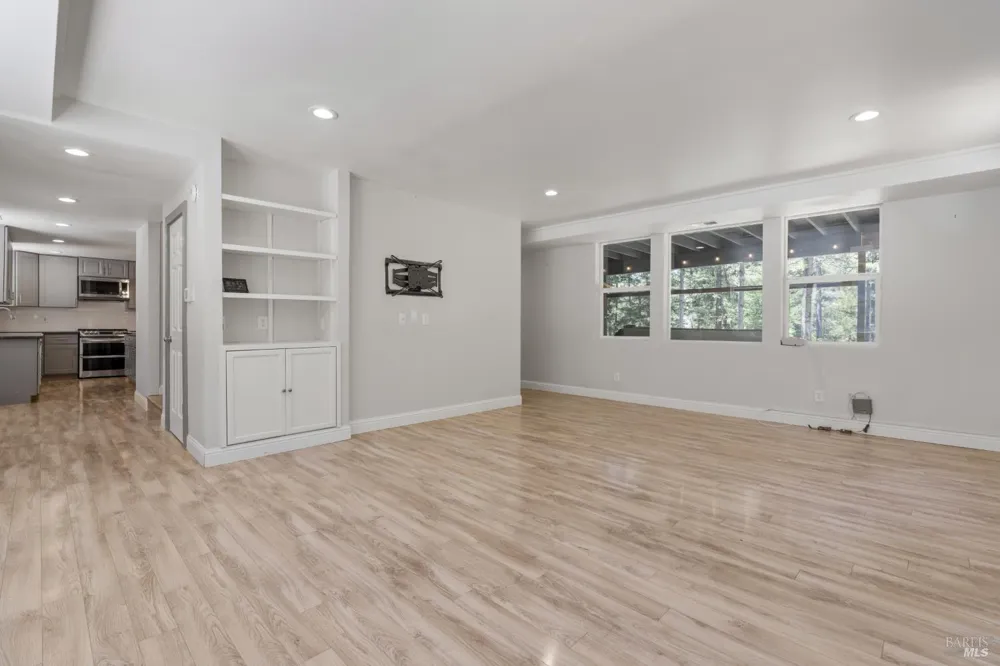 44000 Iversen Road Gualala, CA 95445