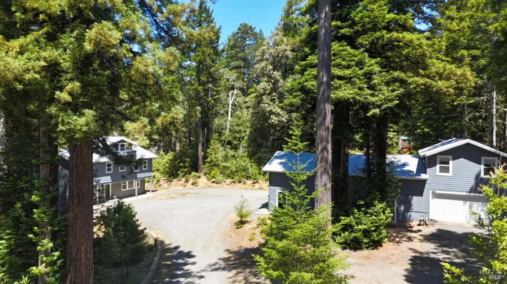 44000 Iversen Road Gualala, CA 95445