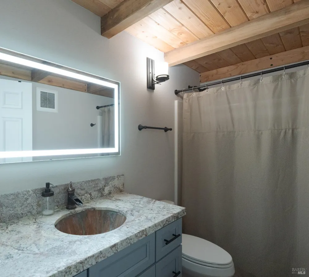 44000 Iversen Road Gualala, CA 95445