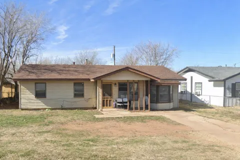 966 La Salle Drive