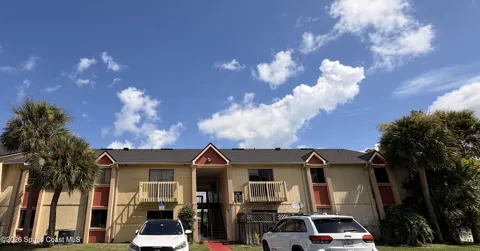 2101 Forest Knoll Drive NE #208