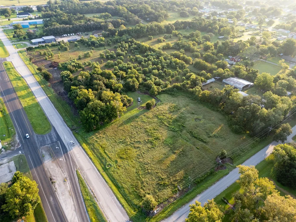 2925 Sh 124 Stowell, TX 77661