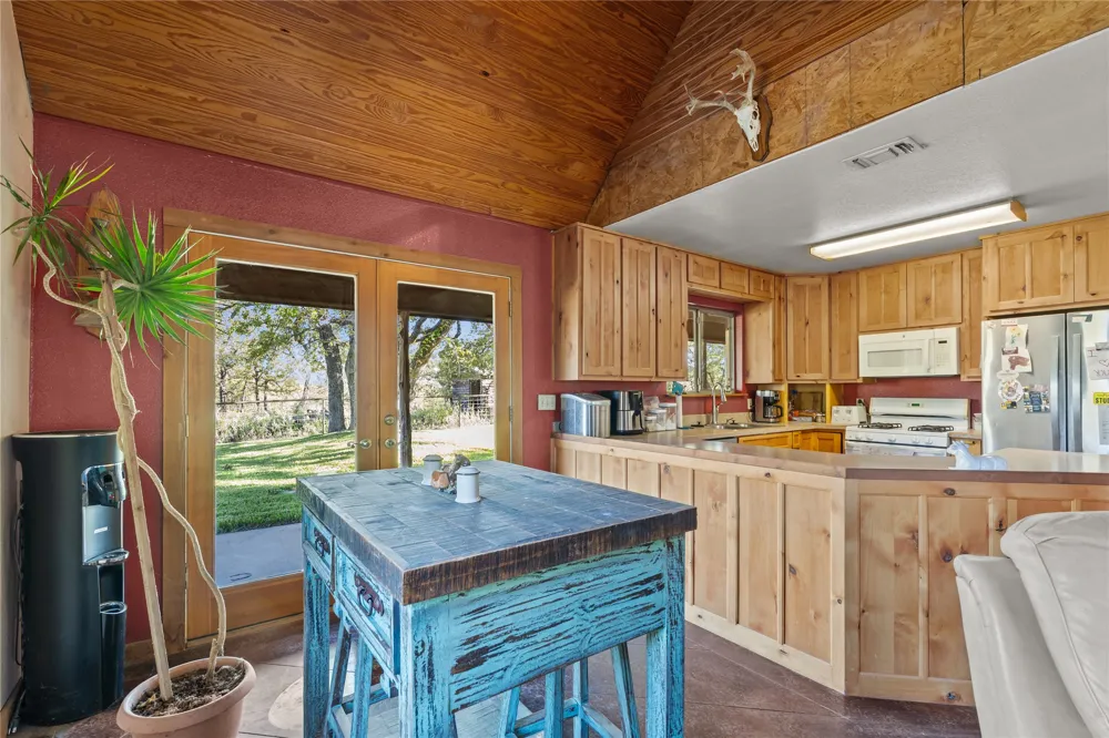 262 Cheyenne Trail Springtown, TX 76082