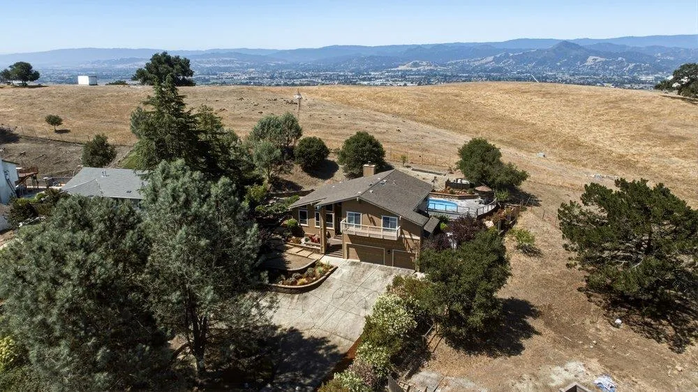 17795 Holiday Drive Morgan Hill, CA 95037