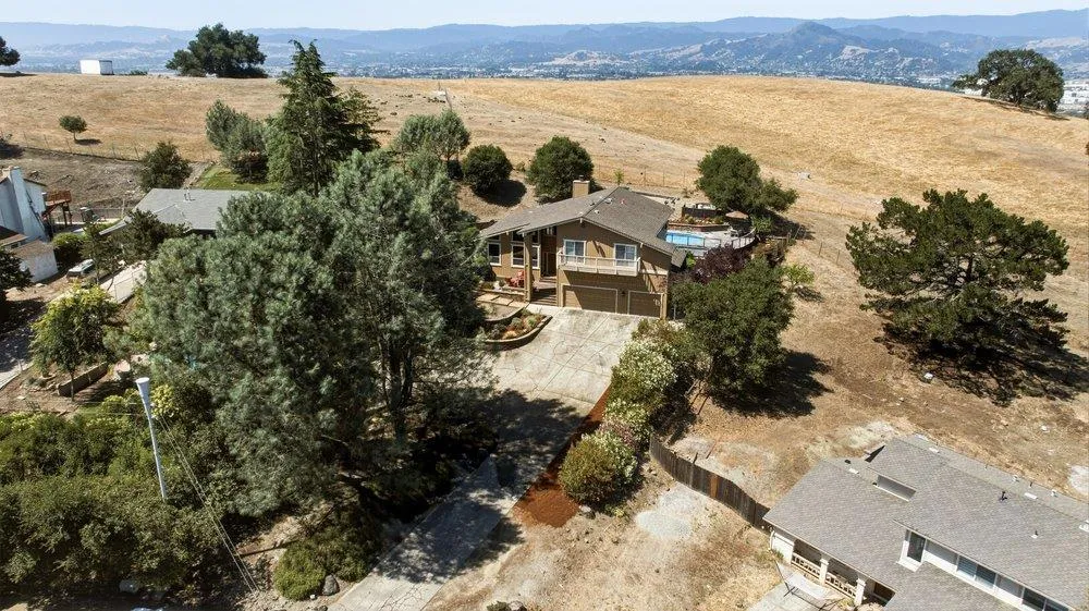 17795 Holiday Drive Morgan Hill, CA 95037