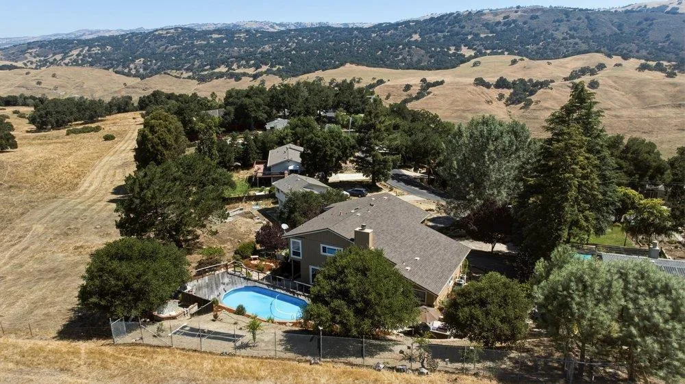 17795 Holiday Drive Morgan Hill, CA 95037