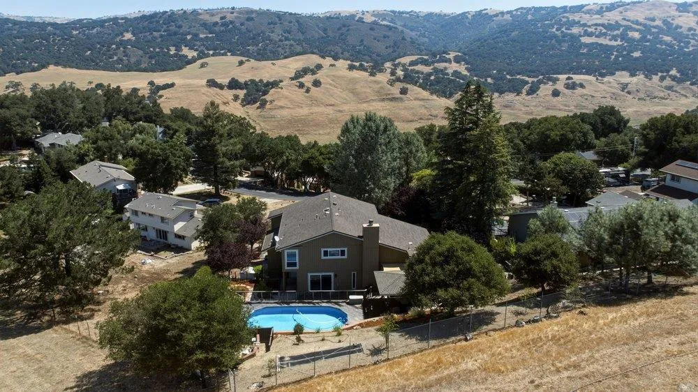 17795 Holiday Drive Morgan Hill, CA 95037