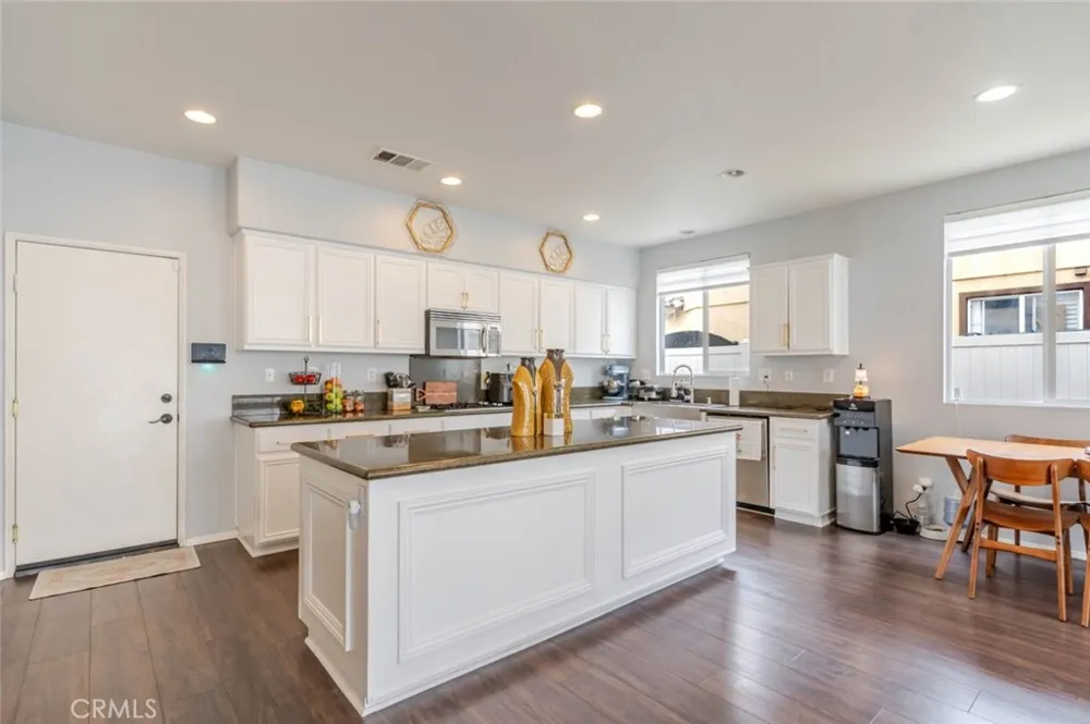 39112 Desert Holly Lane Palmdale, CA 93551