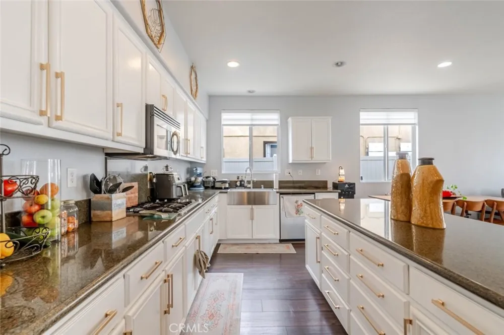 39112 Desert Holly Lane Palmdale, CA 93551