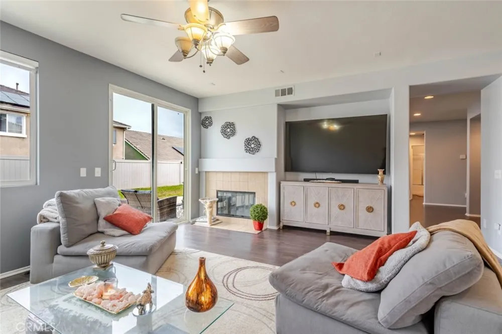 39112 Desert Holly Lane Palmdale, CA 93551