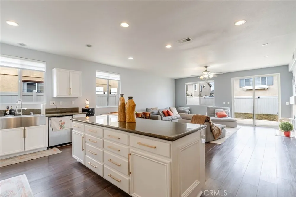 39112 Desert Holly Lane Palmdale, CA 93551