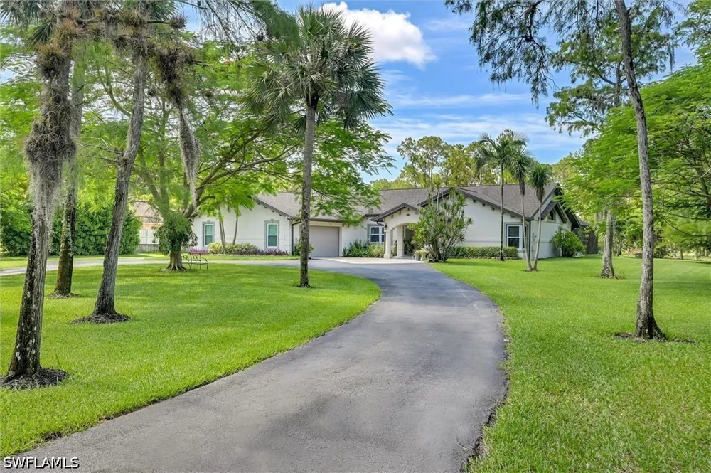 19th Avenue SW Naples, FL 34117