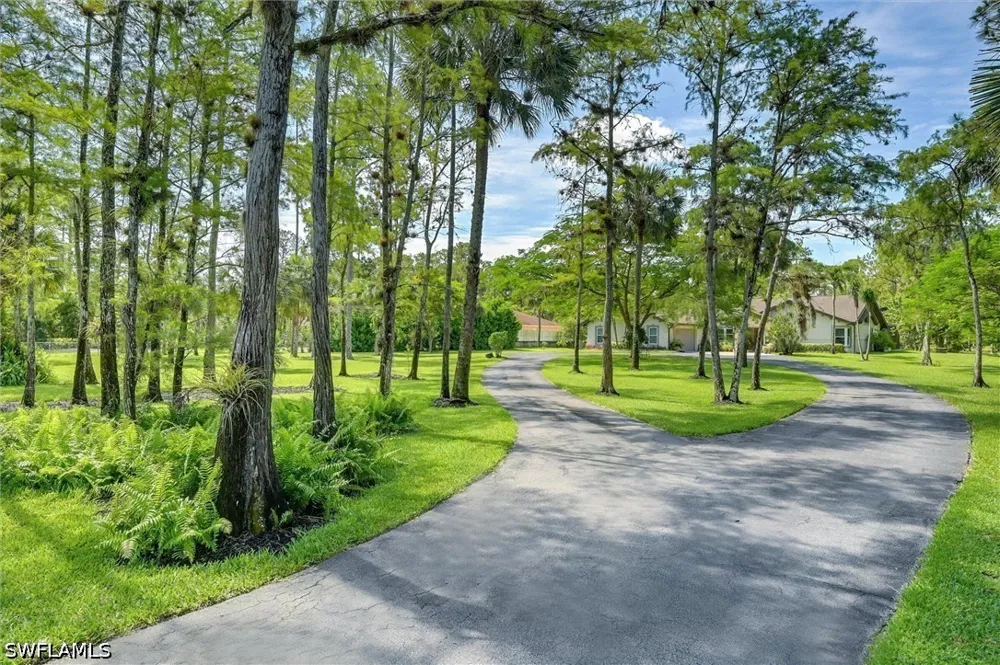 19th Avenue SW Naples, FL 34117