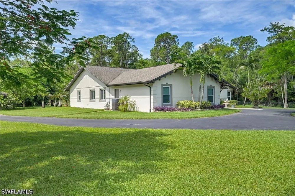 19th Avenue SW Naples, FL 34117