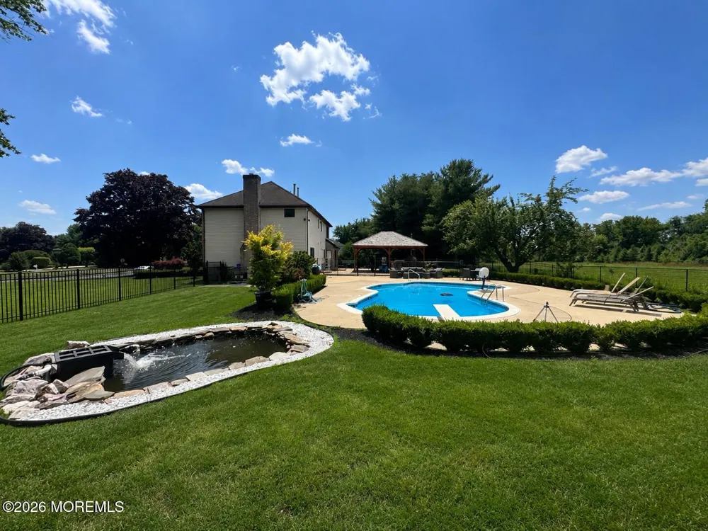 2 Candlelight Drive Holmdel, NJ 07733