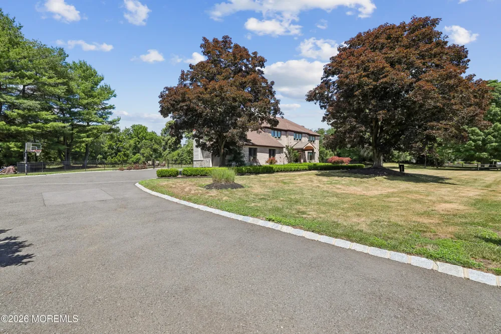 2 Candlelight Drive Holmdel, NJ 07733