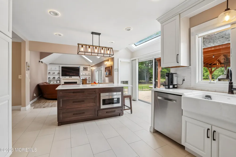 2 Candlelight Drive Holmdel, NJ 07733