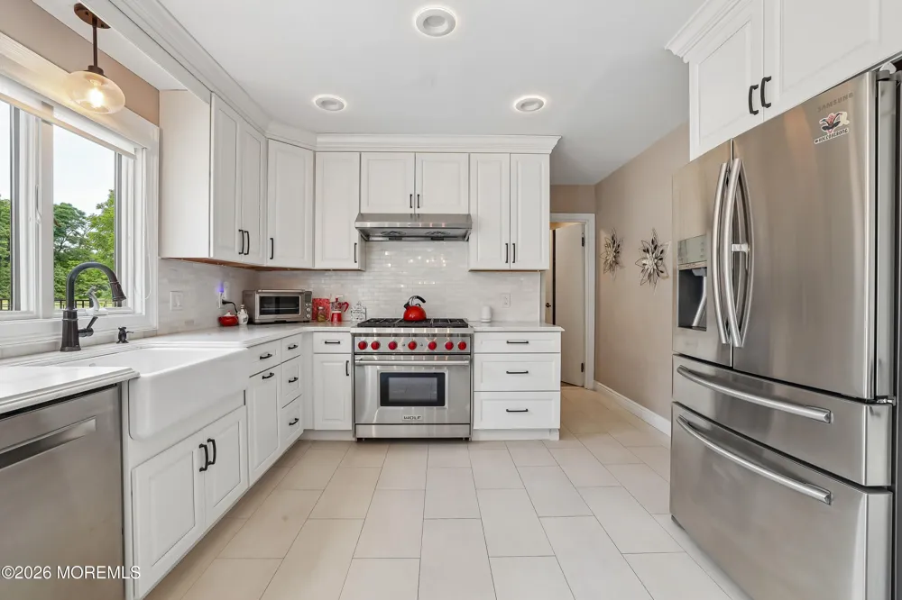 2 Candlelight Drive Holmdel, NJ 07733