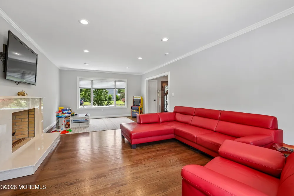 2 Candlelight Drive Holmdel, NJ 07733
