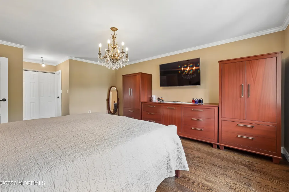 2 Candlelight Drive Holmdel, NJ 07733