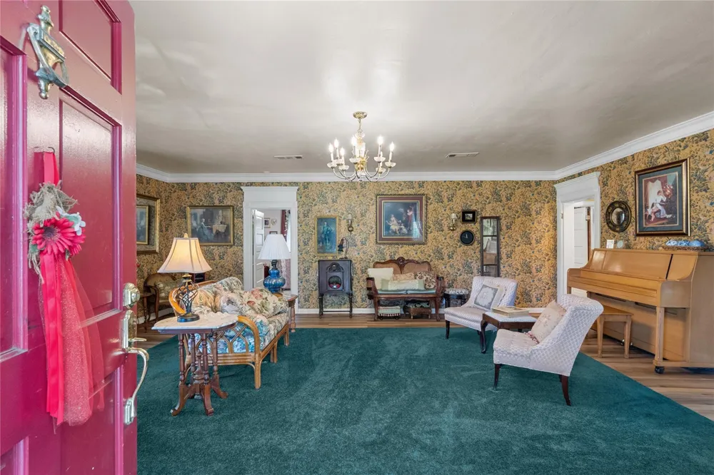 2641 Us-69 Doucette, TX 75942