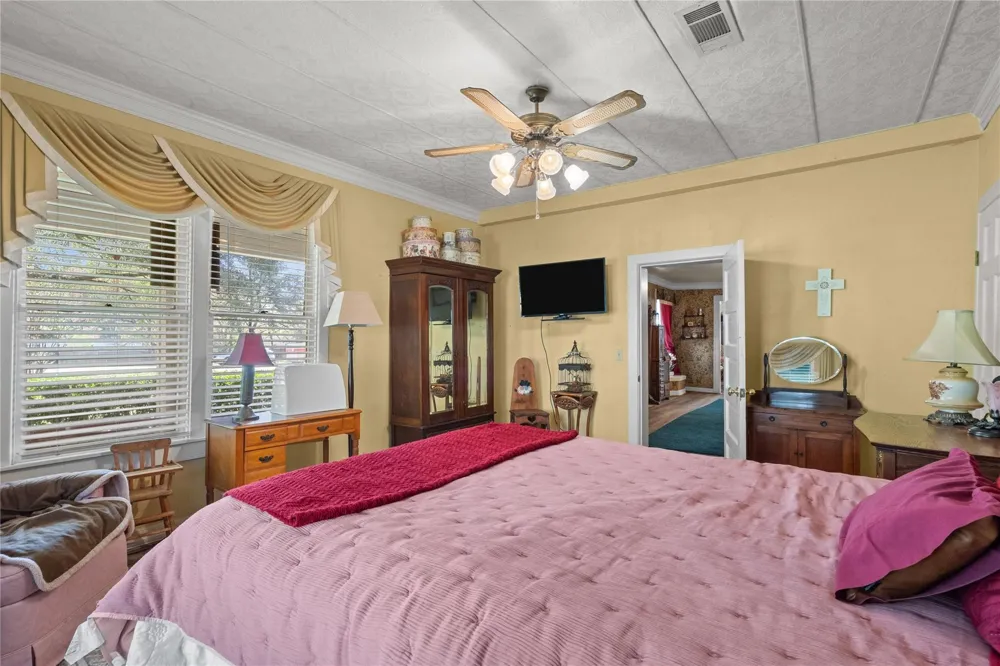 2641 Us-69 Doucette, TX 75942
