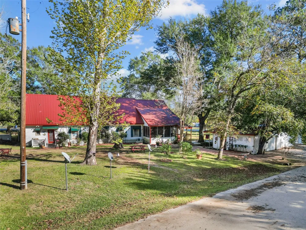 2641 Us-69 Doucette, TX 75942