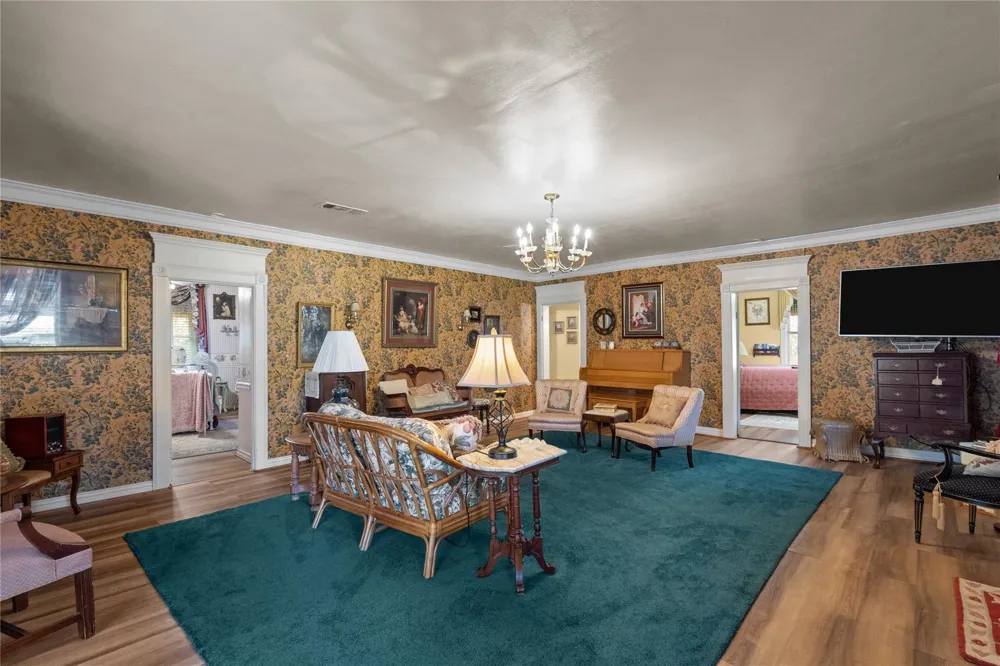 2641 Us-69 Doucette, TX 75942