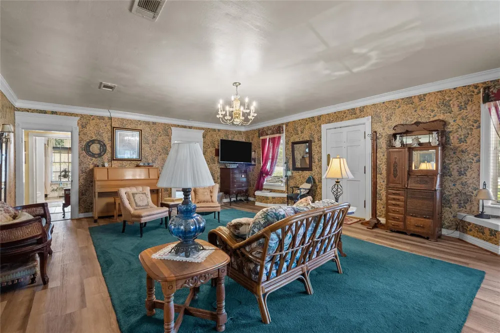 2641 Us-69 Doucette, TX 75942