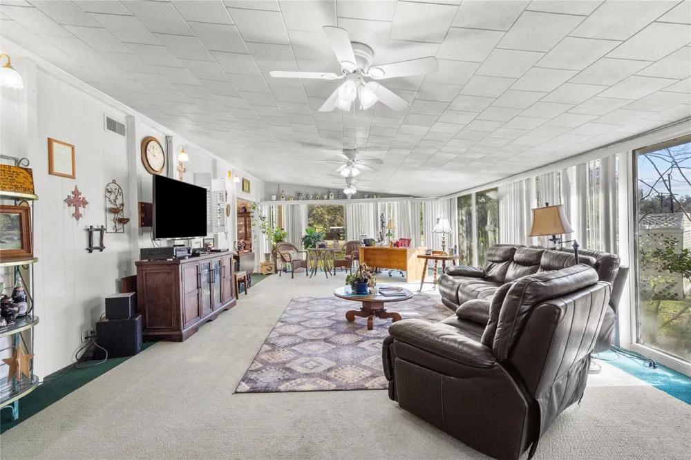 2641 Us-69 Doucette, TX 75942