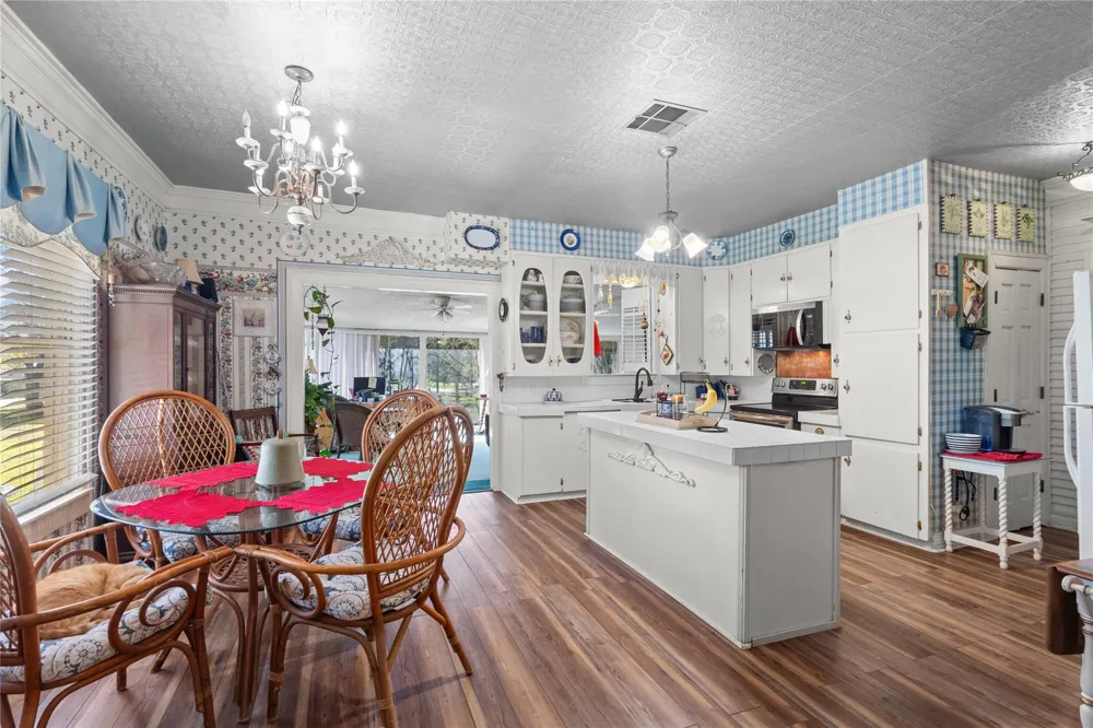 2641 Us-69 Doucette, TX 75942
