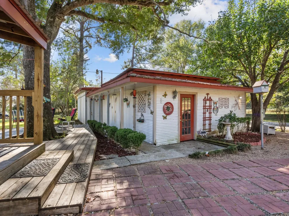 2641 Us-69 Doucette, TX 75942