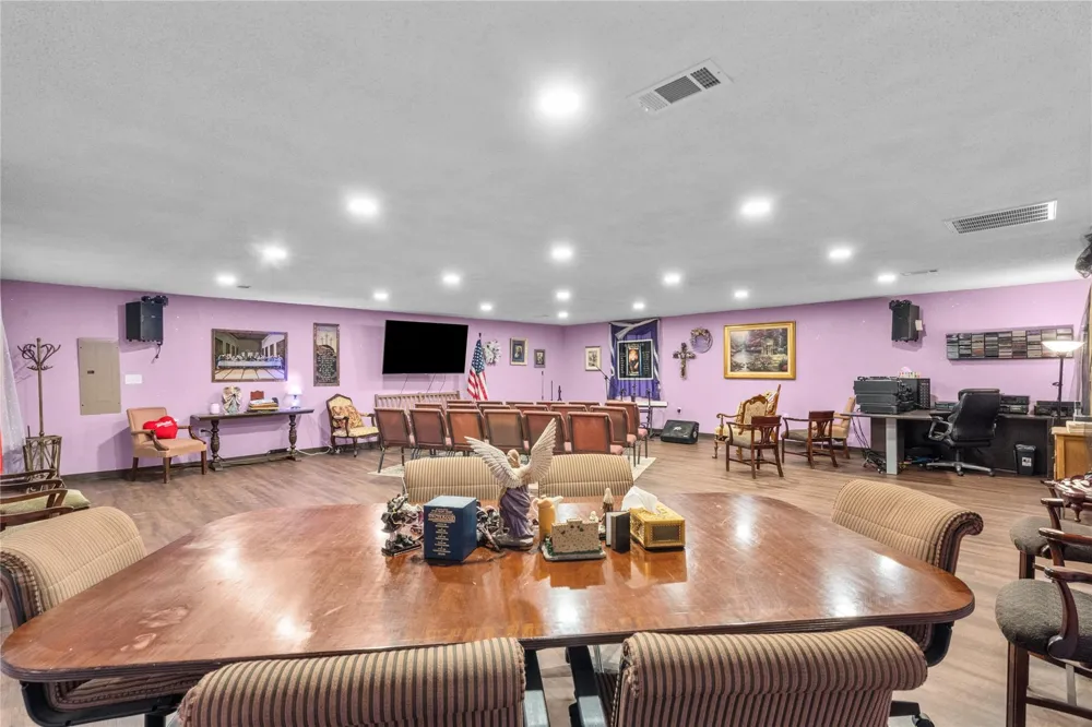 2641 Us-69 Doucette, TX 75942