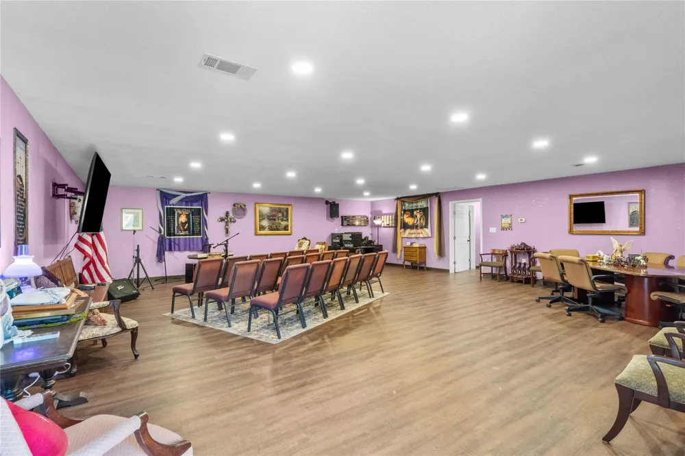 2641 Us-69 Doucette, TX 75942