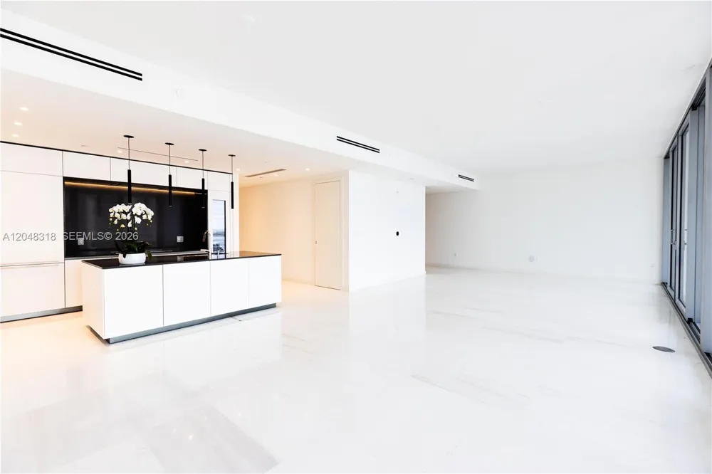 300 Biscayne Blvd Way #2702 Miami, FL 33131