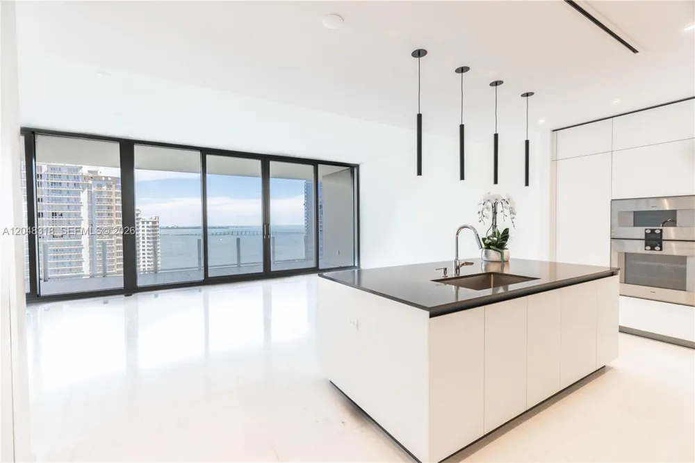 300 Biscayne Blvd Way #2702 Miami, FL 33131