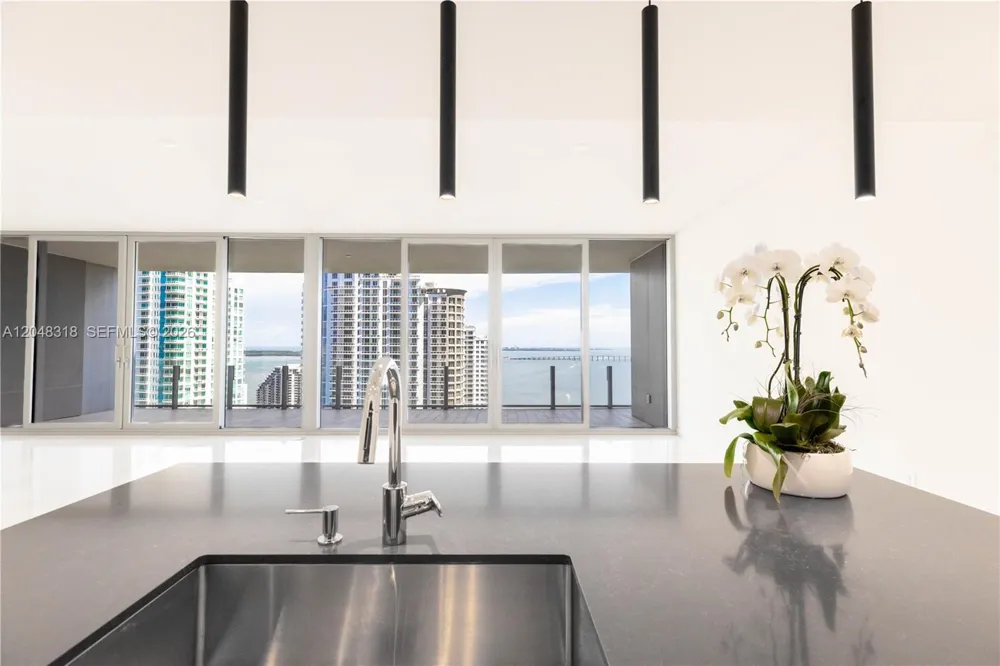 300 Biscayne Blvd Way #2702 Miami, FL 33131